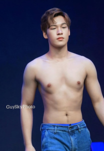 ฉลามแทงค์-ใสใส