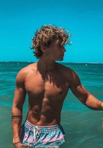 Connor-Lee-ทะเล