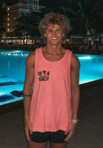 Connor-Lee-ชมพู