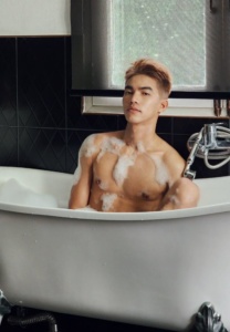 Nikienack-002-Graceful