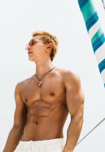 นัท ณัฏฐ์ ทิวไผ่งาม