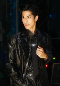 Bank Anusith Sangnimnuan-005-Amazing