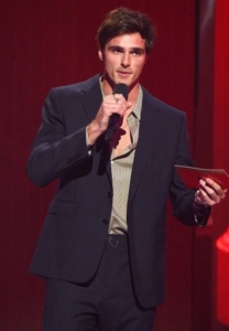 jacob-elordi-002-Dazzling