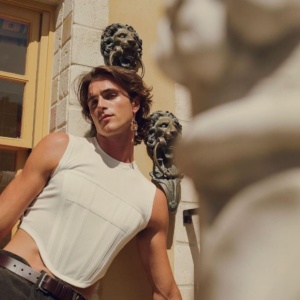 jacob-elordi-004-Attractive