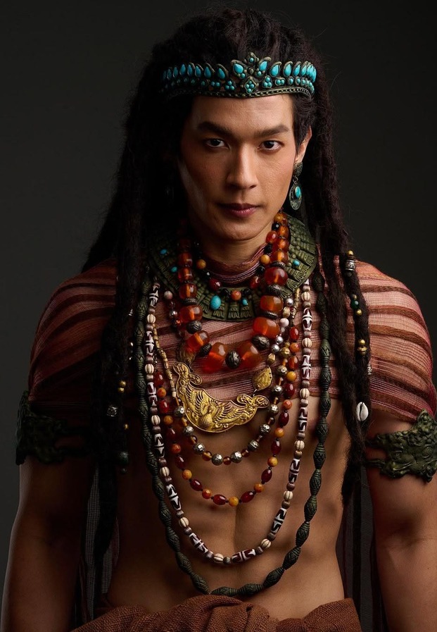 เพื่อน คณิน ในลุคละครย้อนยุคเต็มเครื่อง