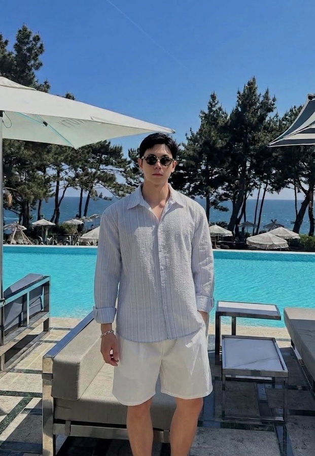 ขุน ชานนท์ ในลุคผ้าขนหนูหลังอาบน้ำ