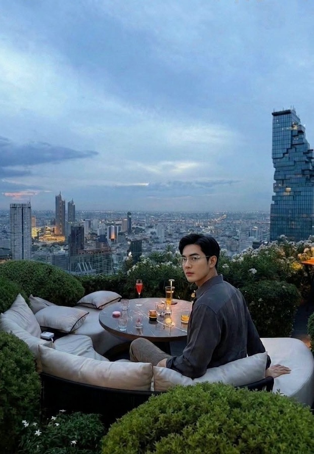 ขุน ชานนท์ นั่งชิลบนดาดฟ้าวิวเมือง