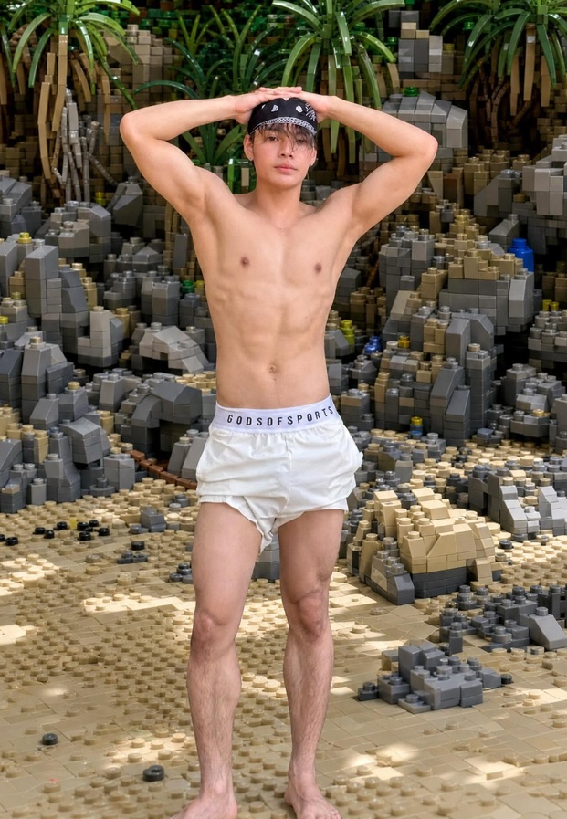 พิเชษฐ์ อินตาเปี้ย ในลุคริมทะเลช่วงไปเที่ยว