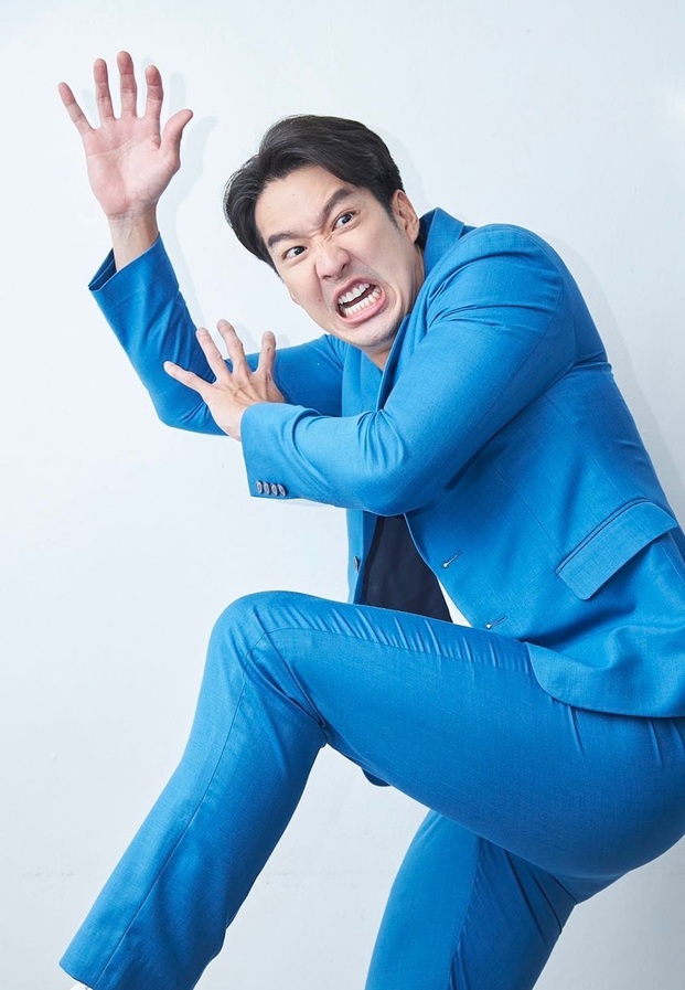 ภาพชุดเปิดวาร์ปของ เดี่ยว สุริยนต์ ในสูทสีฟ้า