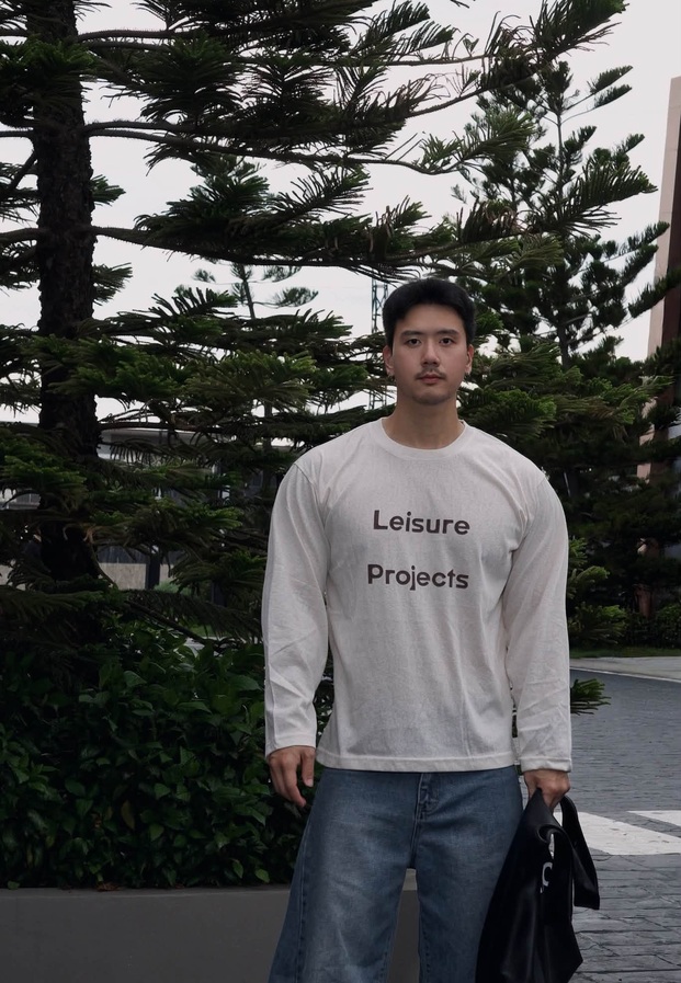 ภาพชุดเปิดวาร์ปของ อามเหม่อ ในเสื้อแขนยาวสีครีม